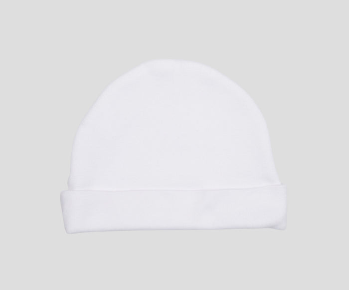 Close up of white baby beanie showing I love FC Twente embroidery on the folded edge