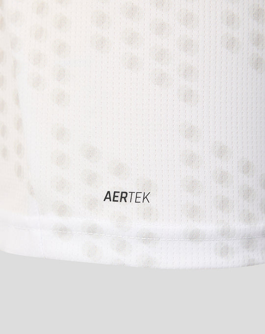 Lower portion of white FC Twente third shirt featuring AERTEK label on dotted fabric.