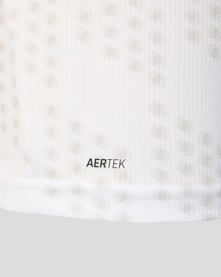 Lower portion of white FC Twente third shirt featuring AERTEK label on dotted fabric.