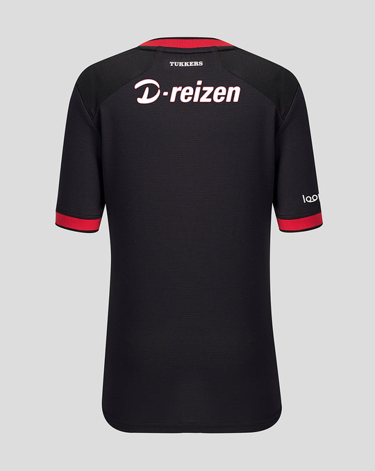 FC Twente Junior uitshirt achterkant met D-reizen sponsor op rug, donkere jersey met rode kraag en mouwranden