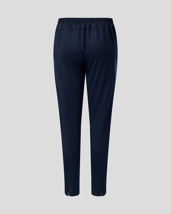 Back view of navy FC Twente training pants with elastic waistband and contrasting blue side panels