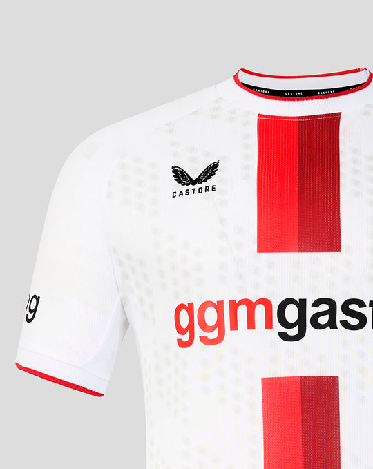 Voorzijde van wit FC Twente Derde Shirt met rode verticale stripe, clubbadge op borst en sponsor ggmgastro.