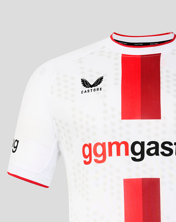 Voorzijde van wit FC Twente Derde Shirt met rode verticale stripe, clubbadge op borst en sponsor ggmgastro.