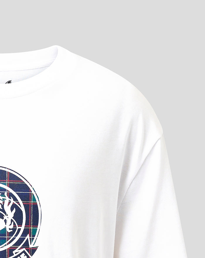 Witte FC Twente Vierde T-shirt met tartan badge gedeeltelijk zichtbaar op de borst