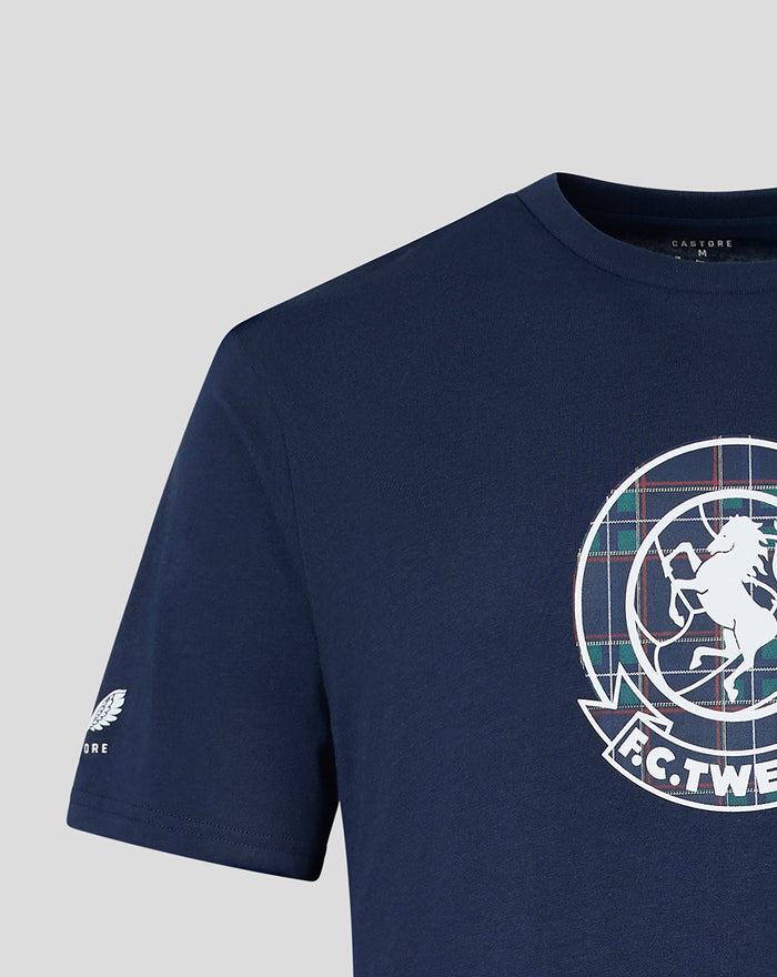 Zijaanzicht van navy FC Twente Vierde T-shirt met borstlogo en mouwdetail