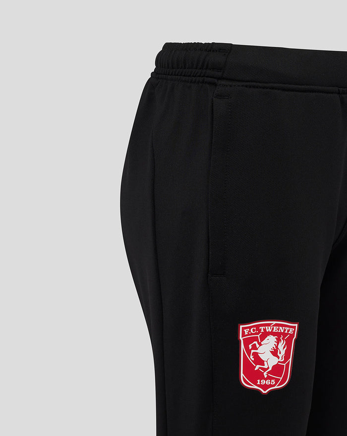 Zwarte FC Twente Matchday broek voor junioren met het clublogo op het been en een ritssluiting bij de kuit