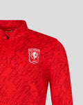 Close-up of chest shows FC Twente crest on red patterned Matchday Midlayer Top