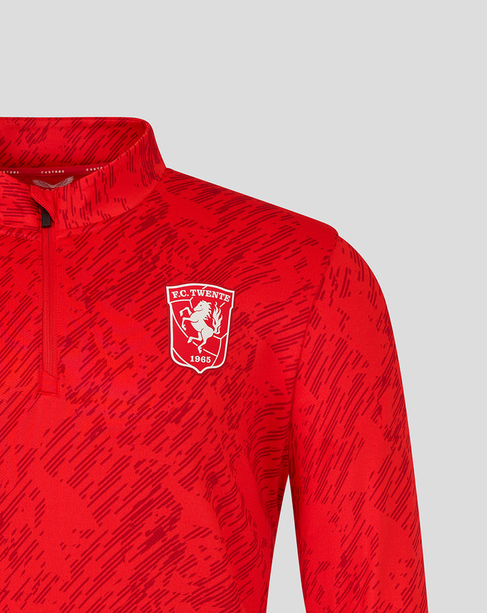 Close-up of chest shows FC Twente crest on red patterned Matchday Midlayer Top