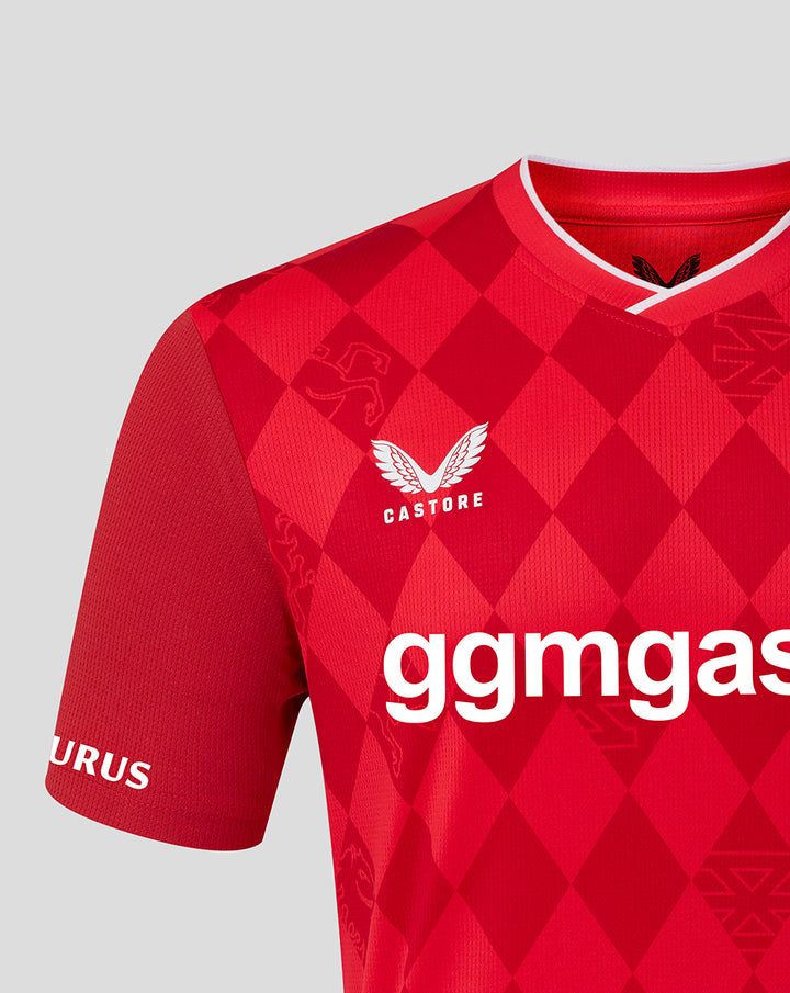Shoulder and chest close-up showing the red diamond pattern and the FC Twente crest.