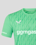 Groen keepershirt met borstclubbadge en grote sponsortekst op het voorpaneel.