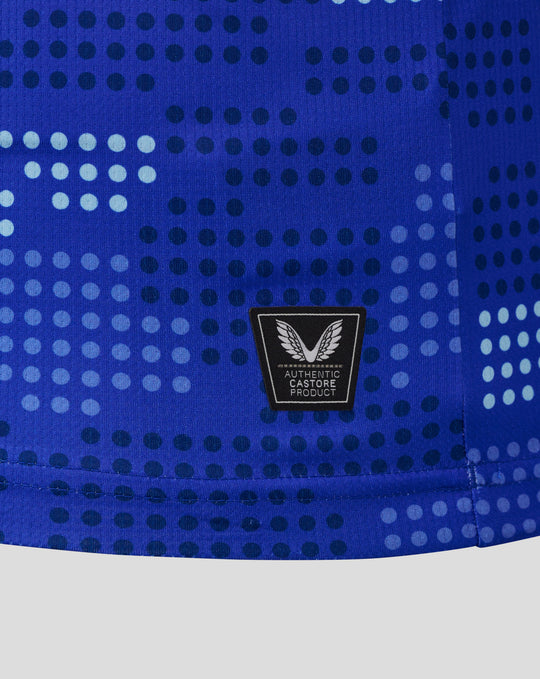 Close up of the blue dotted FC Twente shirt showing the Taurus badge on the lower chest